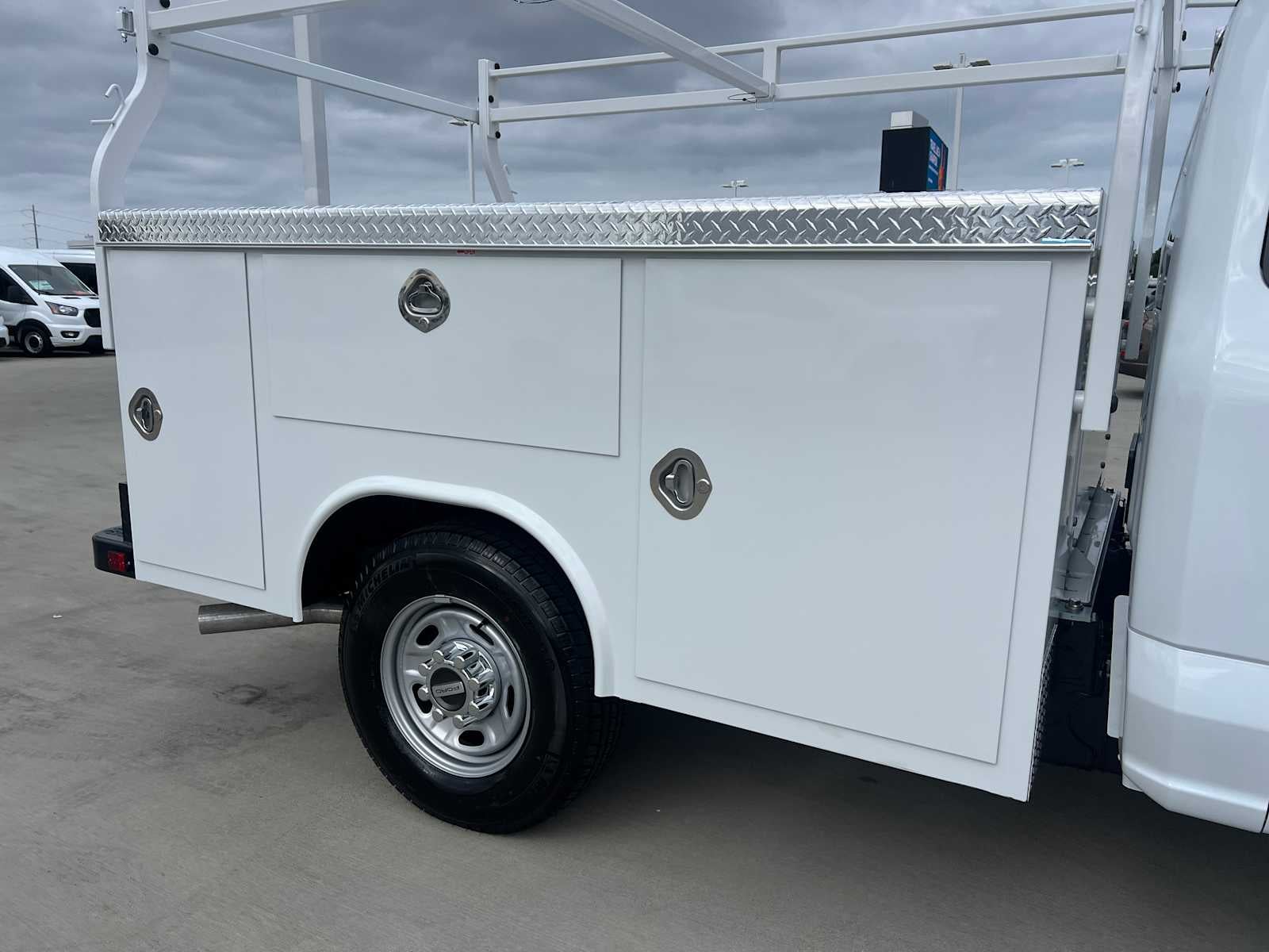 2027 Ford Super Duty F-250 SRW XL