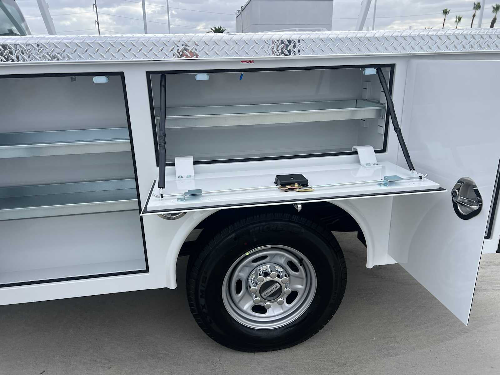 2027 Ford Super Duty F-250 SRW XL