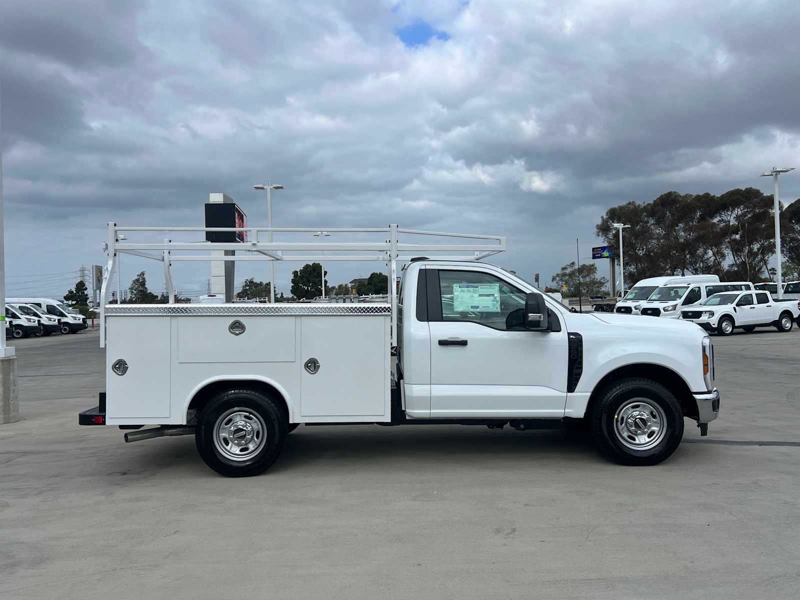 2027 Ford Super Duty F-250 SRW XL