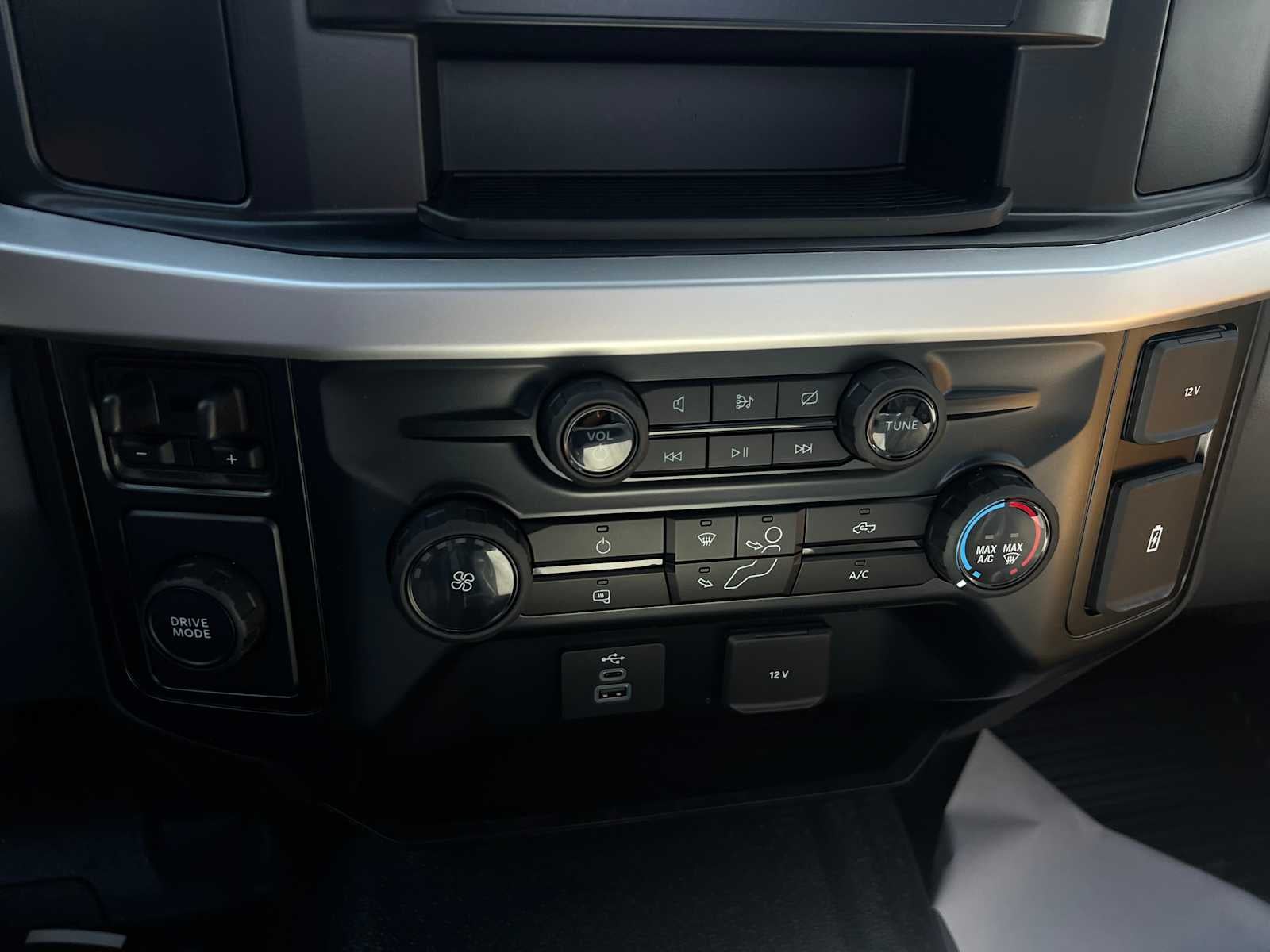 2024 Ford Super Duty F-600 DRW XL