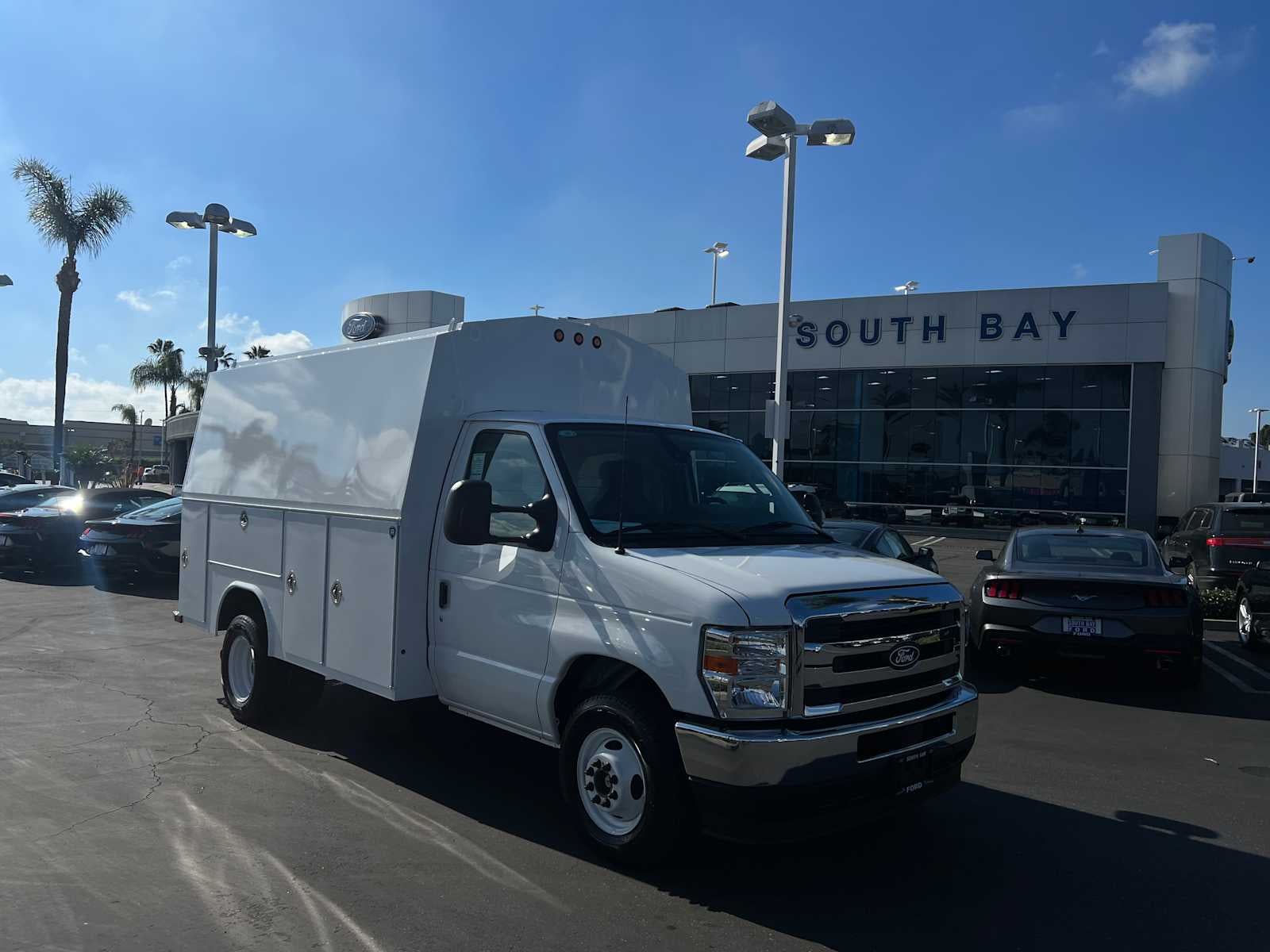 2026 Ford E-Series Cutaway E-350 SRW