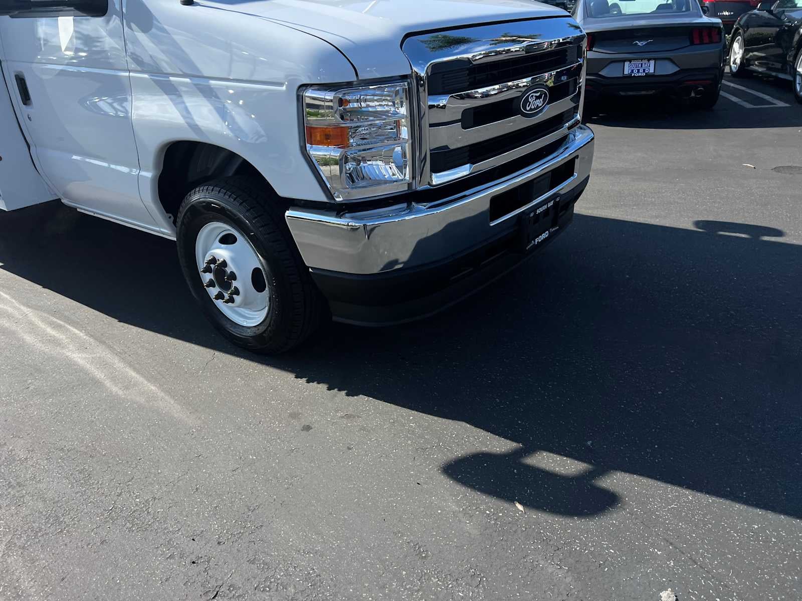 2026 Ford E-Series Cutaway E-350 SRW