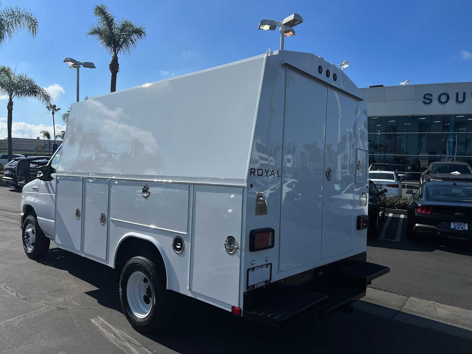 2026 Ford E-Series Cutaway E-350 SRW