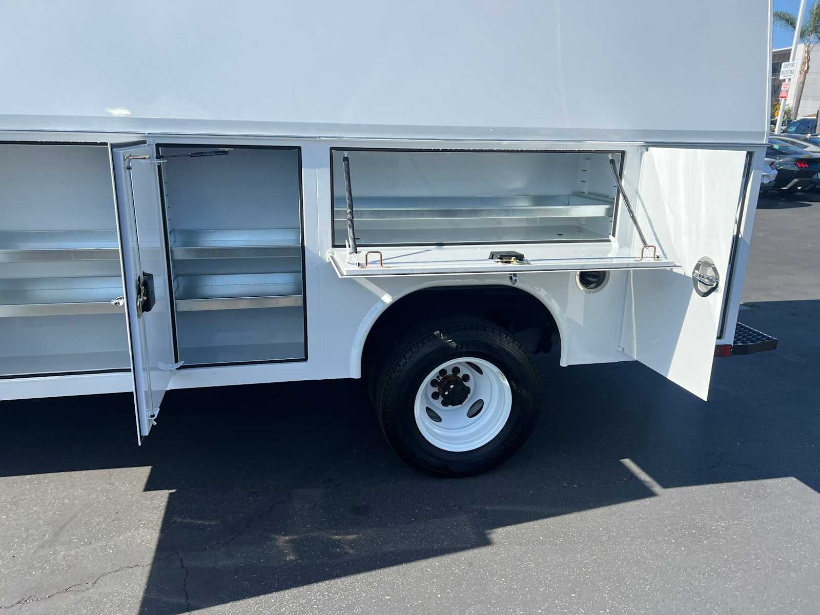 2026 Ford E-Series Cutaway E-350 SRW