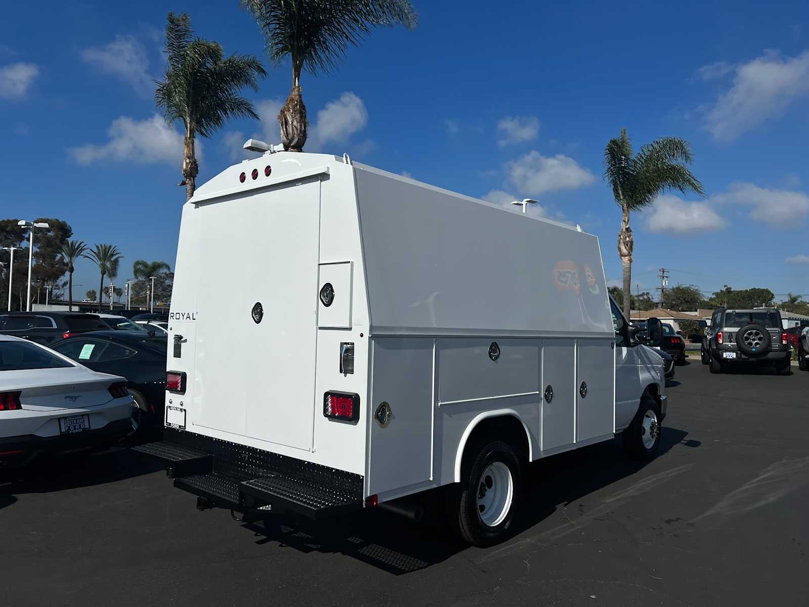 2026 Ford E-Series Cutaway E-350 SRW