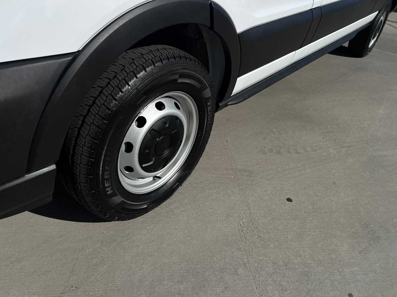 2024 Ford Transit 148 WB Medium Roof Cargo