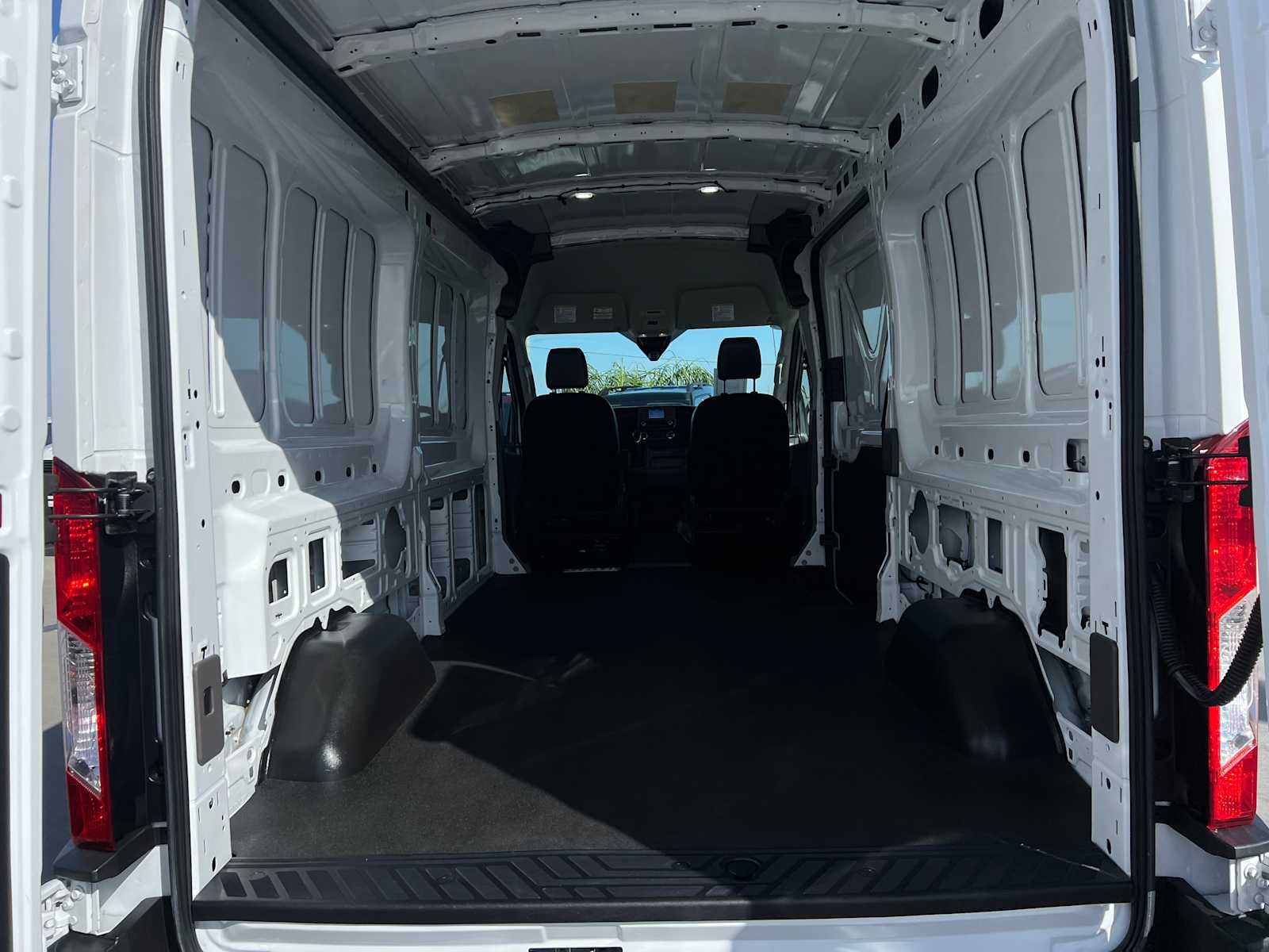 2024 Ford Transit 148 WB Medium Roof Cargo