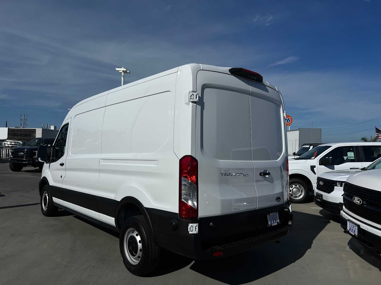2024 Ford Transit 148 WB Medium Roof Cargo