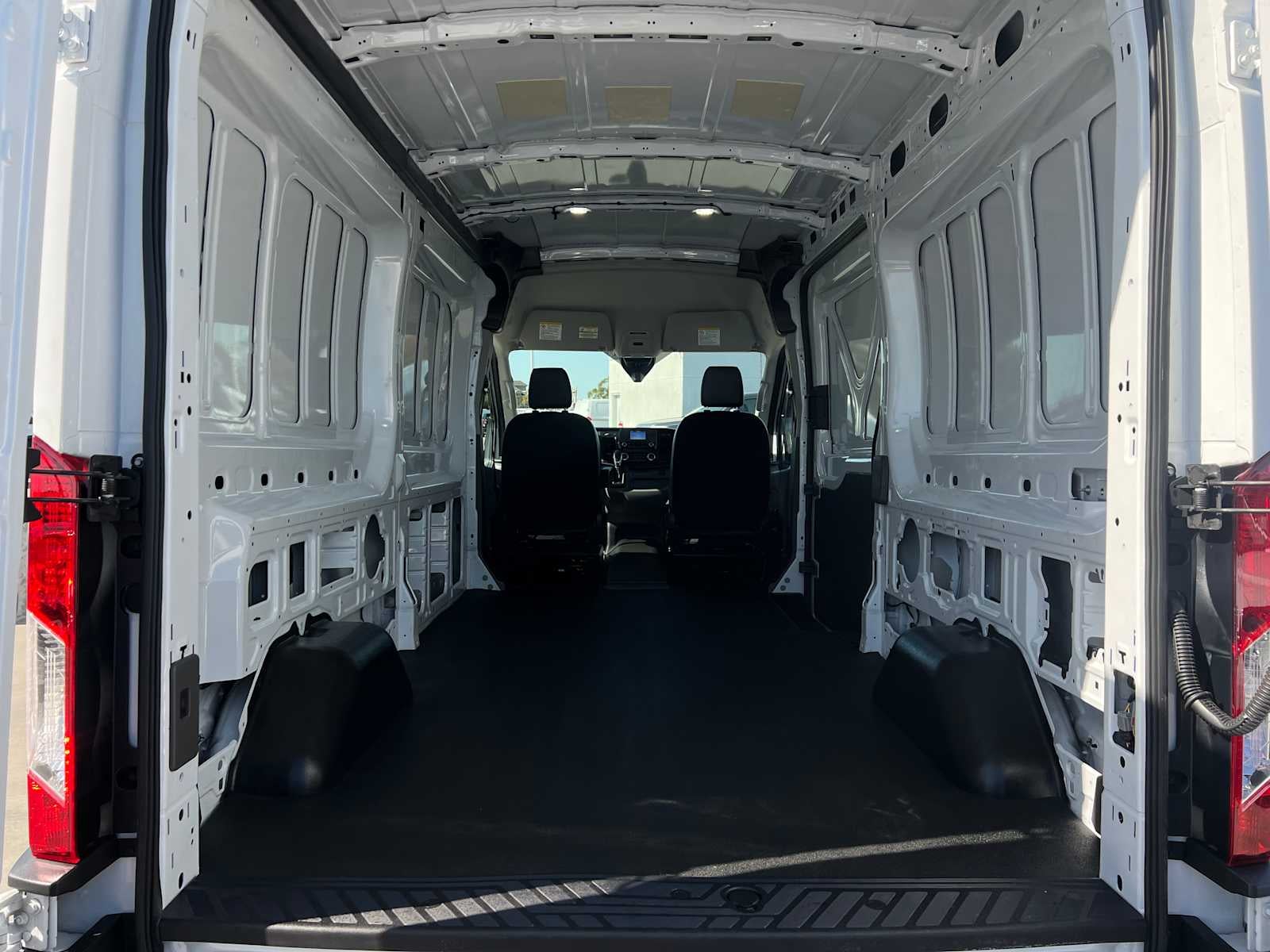 2024 Ford Transit 148 WB Medium Roof Cargo