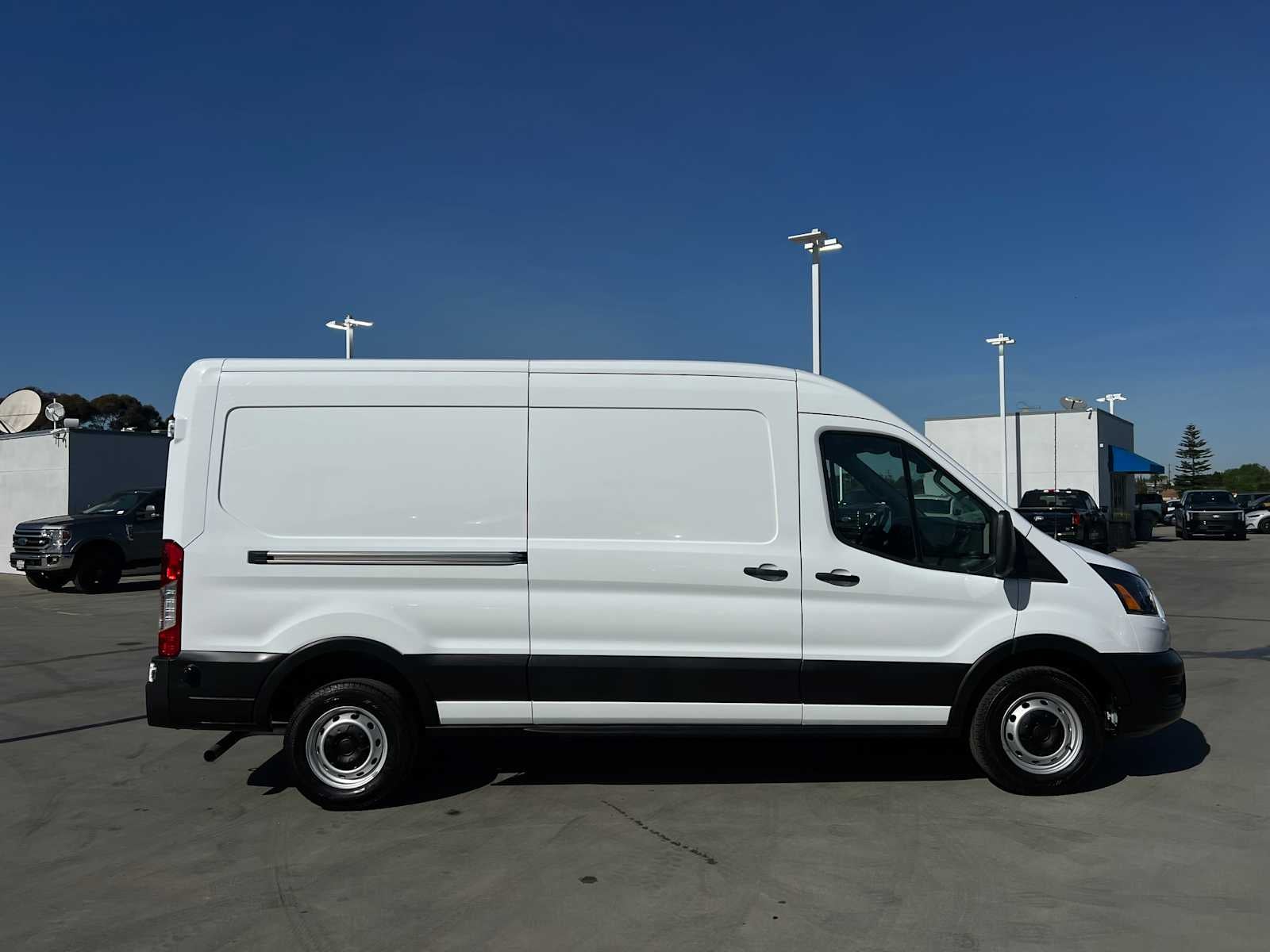 2024 Ford Transit 148 WB Medium Roof Cargo