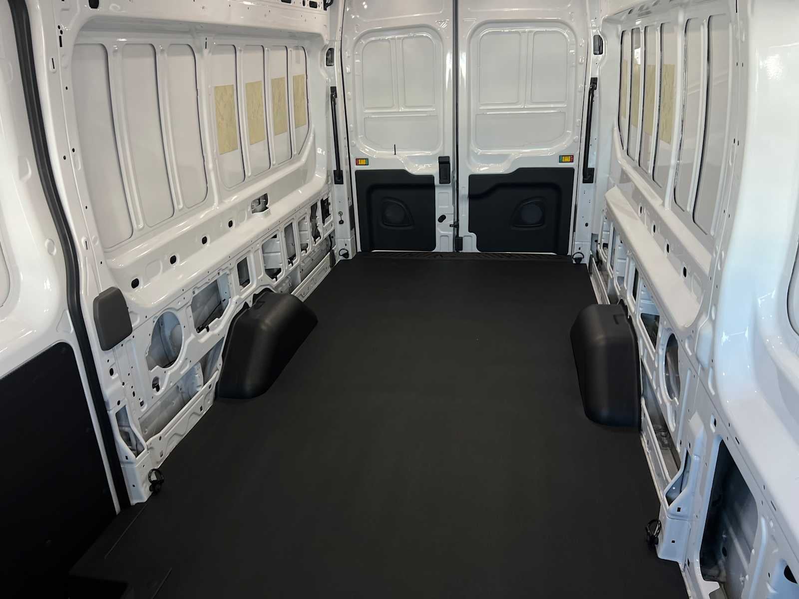 2025 Ford Transit T-350 148" EL Hi Rf 9500 GVWR RWD