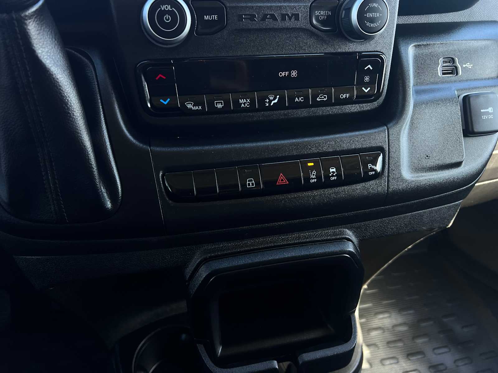 2024 RAM ProMaster Cargo Van Tradesman