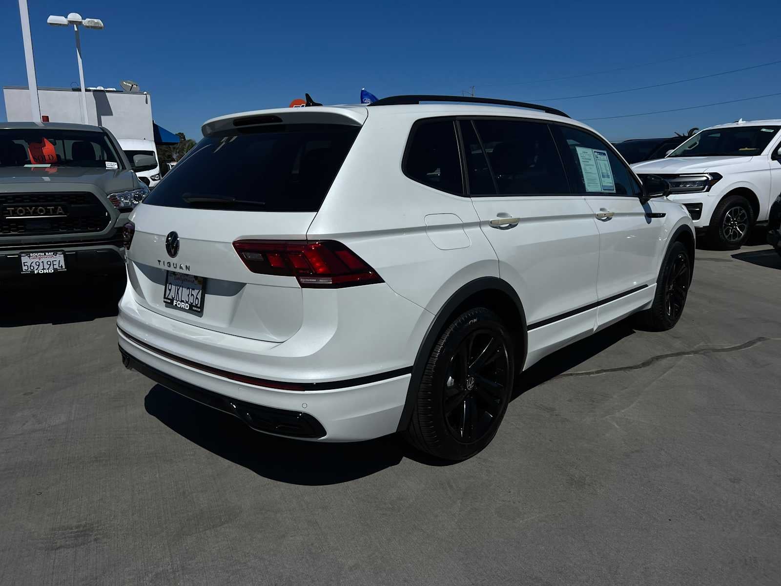2023 Volkswagen Tiguan SE R-Line Black