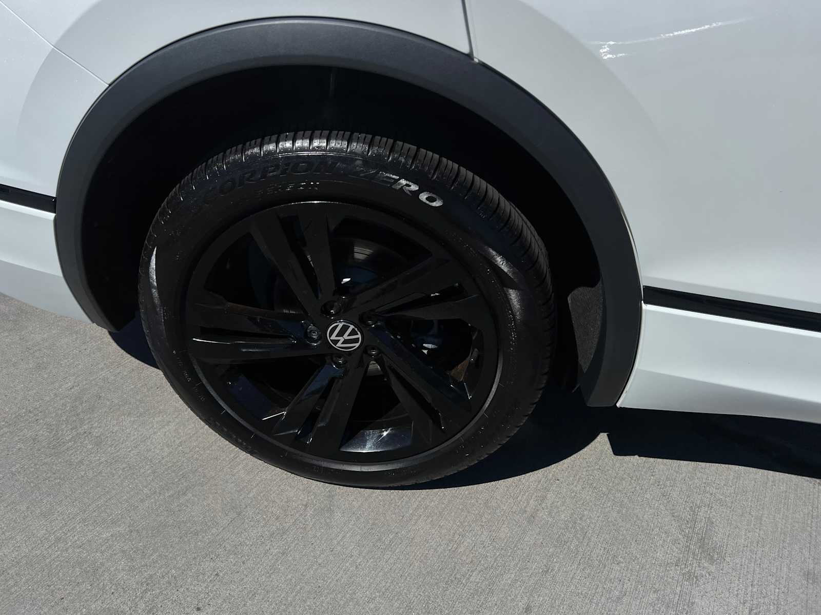 2023 Volkswagen Tiguan SE R-Line Black