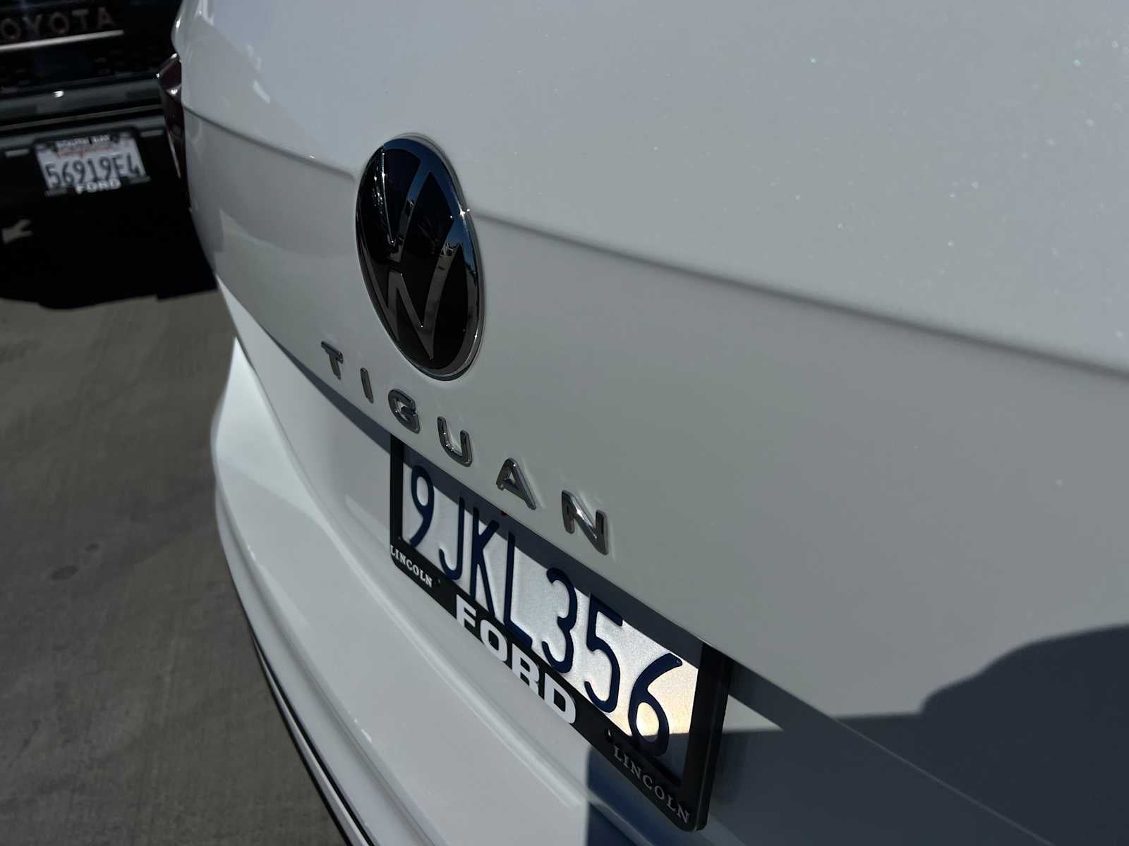 2023 Volkswagen Tiguan SE R-Line Black